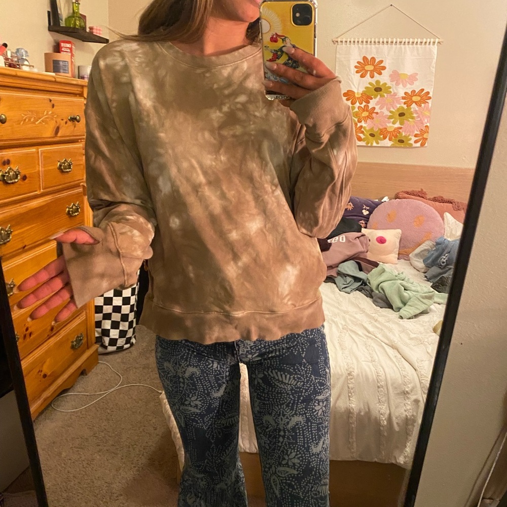 All in Motion Crewneck green tie dye Henley Long sleeve top